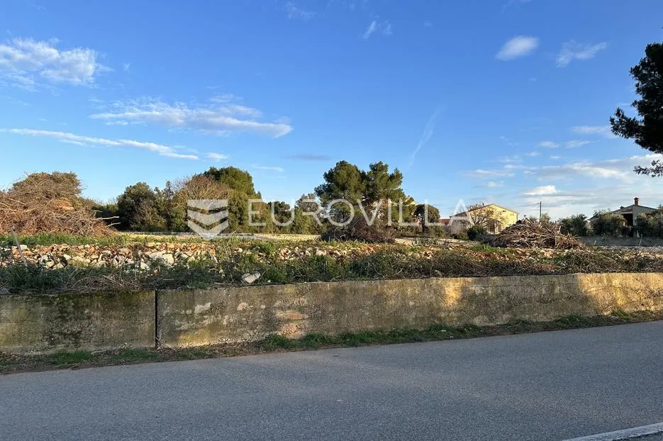 Istra, Ližnjan, veliko građevinsko zemljište 774 m2 za P+1