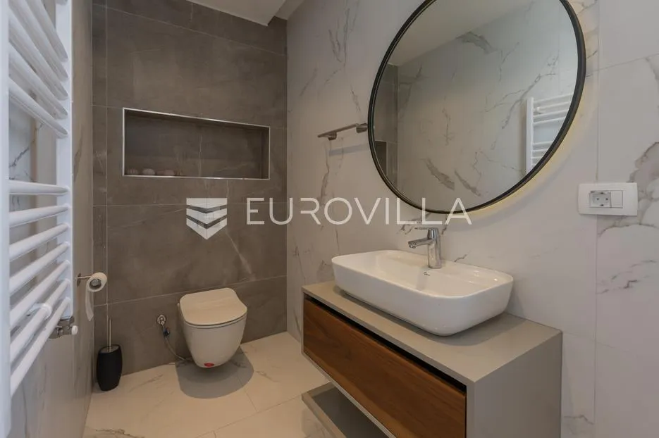 istra, poreč, najam kuće 116 m² s jacuzzijem i vrtom na super lokaciji s pogledom na more - slika 24
