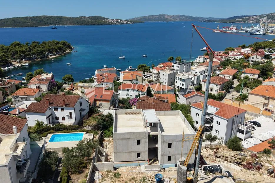trogir, čiovo, trosoban stan s privatnim bazenom i dva parkirna mjesta - slika 13