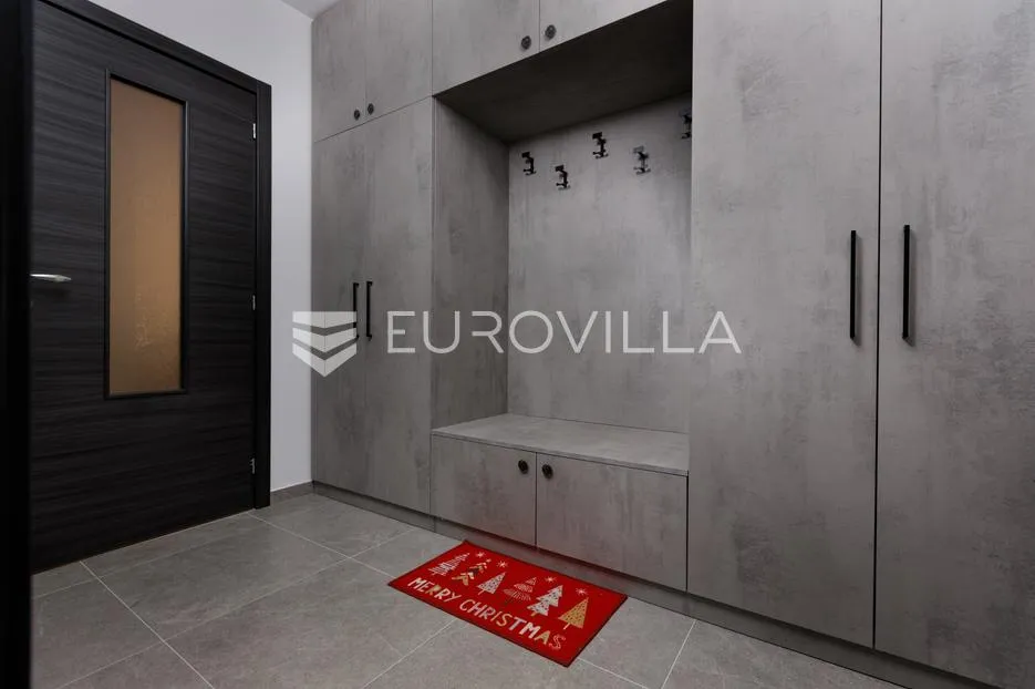 vrbnik, novogradnja od 152 m² s dvorištem - slika 9