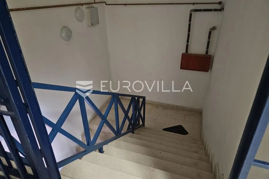 vinkovci, centar grada, trosoban stan, 70 m², 2. kat - slika 11