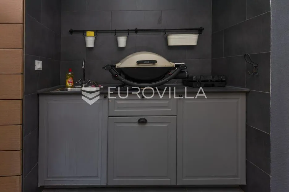 crikvenica, dramalj, moderan trosoban apartman s jacuzzijem, vrtom, bazenom i pogledom na more - slika 24