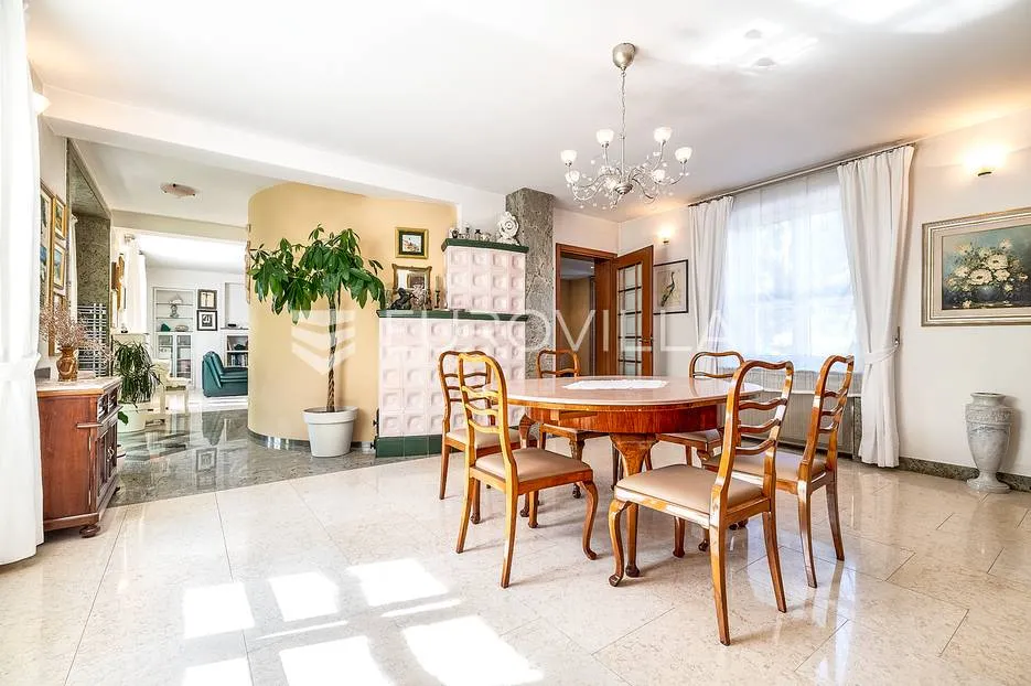 samobor, centar prekrasna obiteljska kuća 760 m² na parceli 1000 m² - slika 8