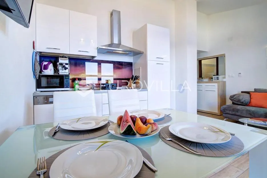 senj, kuća s četiri apartmana i bazenom, 346 m² - slika 15
