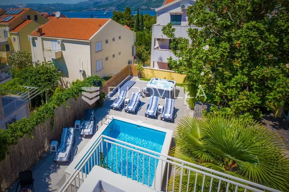cavtat, vila s 14 apartmana 252 m2 - slika 3
