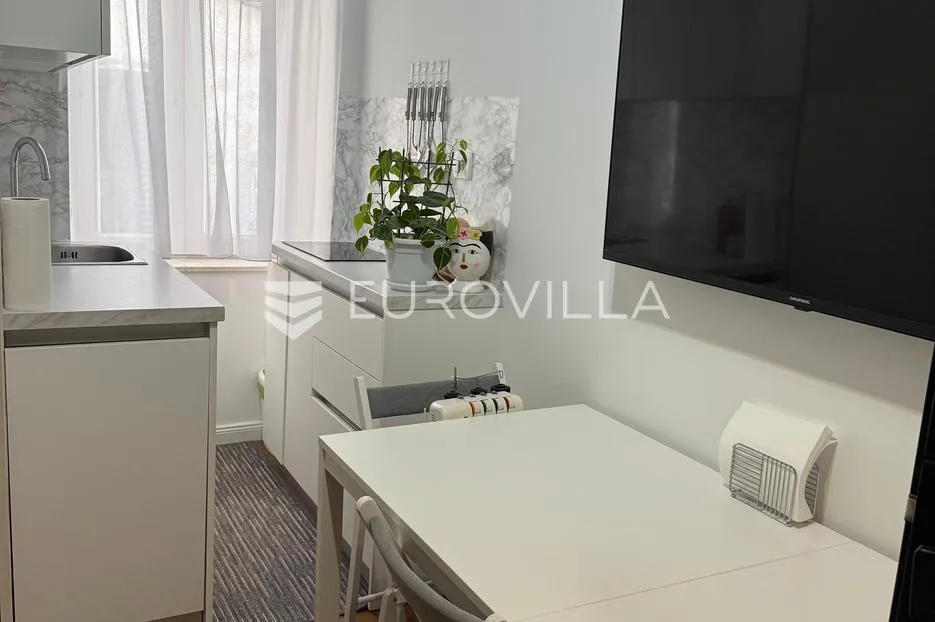 split, centar, dvosoban stan studio apartman - slika 23
