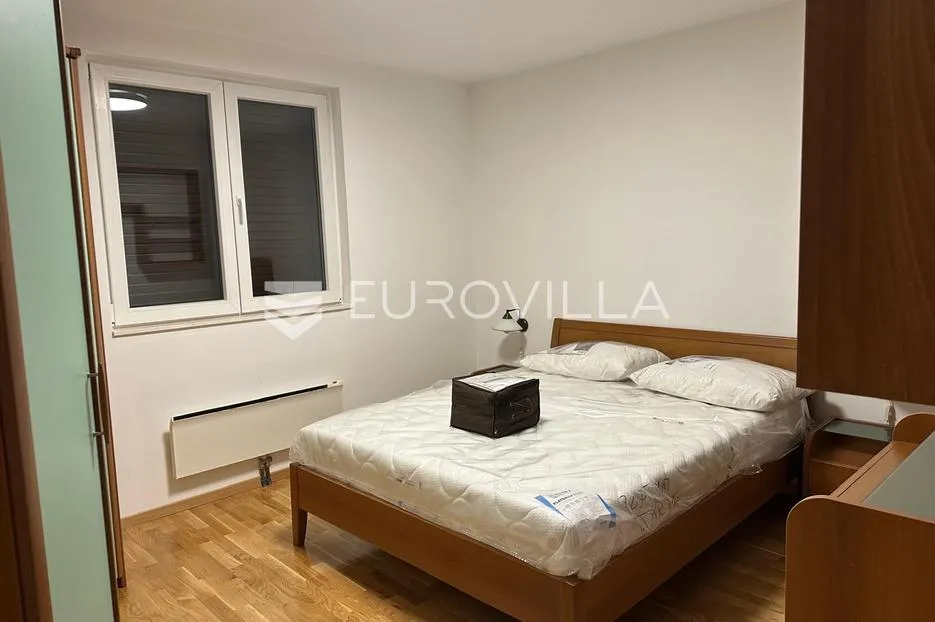 split, mertojak, trosoban namješten stan za dugoročan najam - slika 10