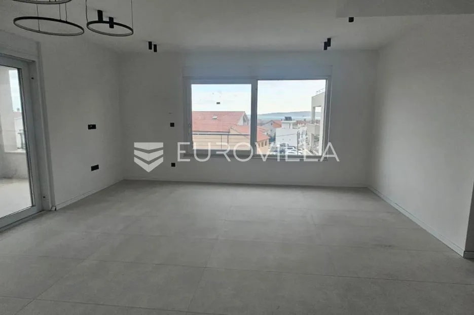kaštela stari, luksuzan trosoban stan od 120,9 m² na prizemlju s vrtom - slika 3