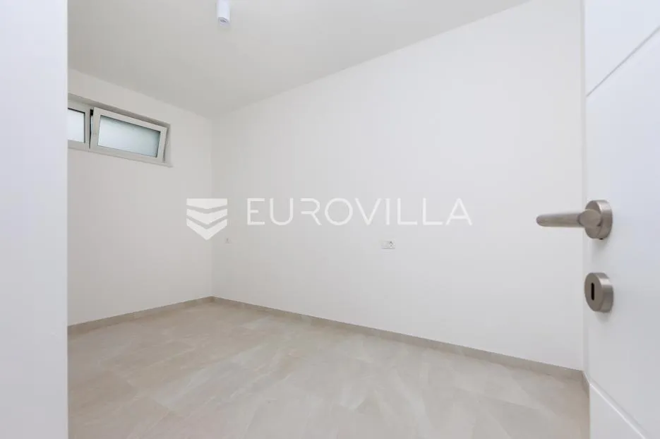 crikvenica, trosoban stan 72 m² s prostranom terasom i parkingom - slika 7