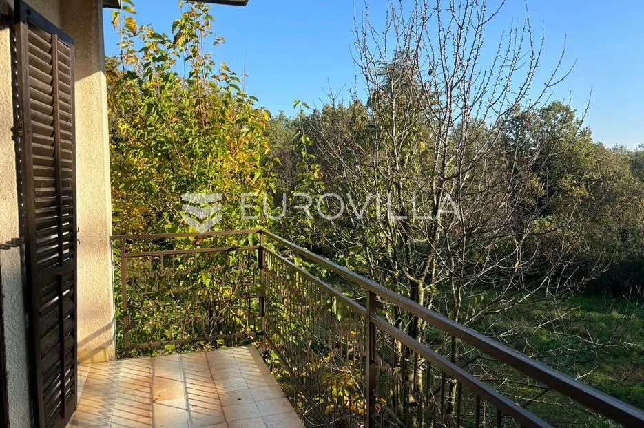 istra, poreč, kuća s dva stana, okućnicom i građevinskim terenom od 1687 m², prilika - slika 13