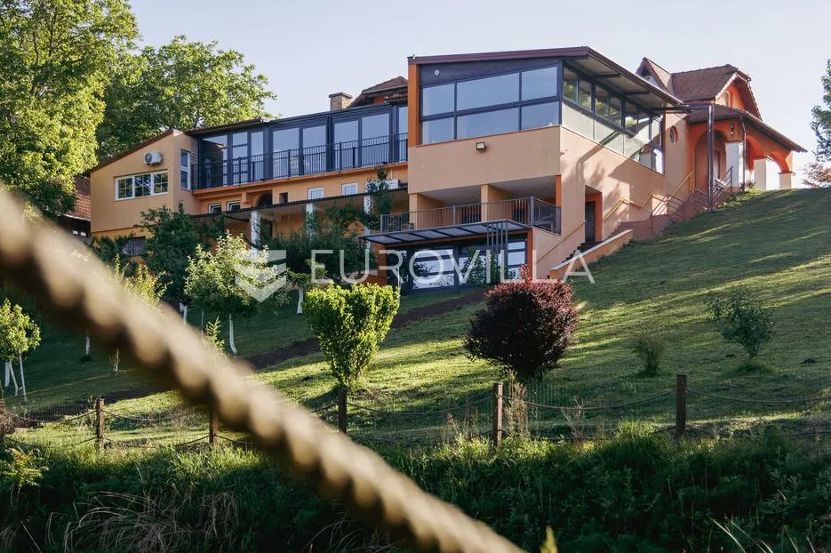 Vinkovci, Marinci, Ekskluzivna vila s bazenom 558,64 m² na zemljištu površine 7270 m² - Marinci, Nuštar