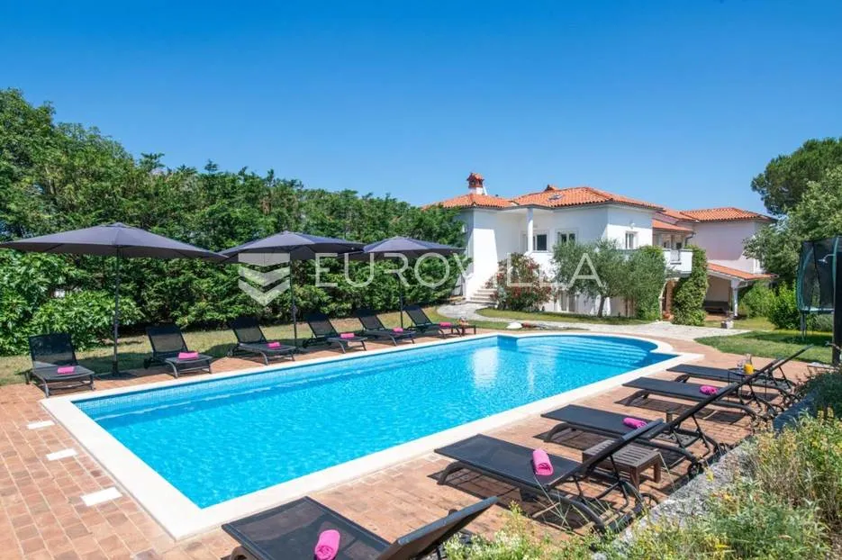 rakalj, predivna, prostrana villa s bazenom i velikom okućnicom, 452 m² - slika 2
