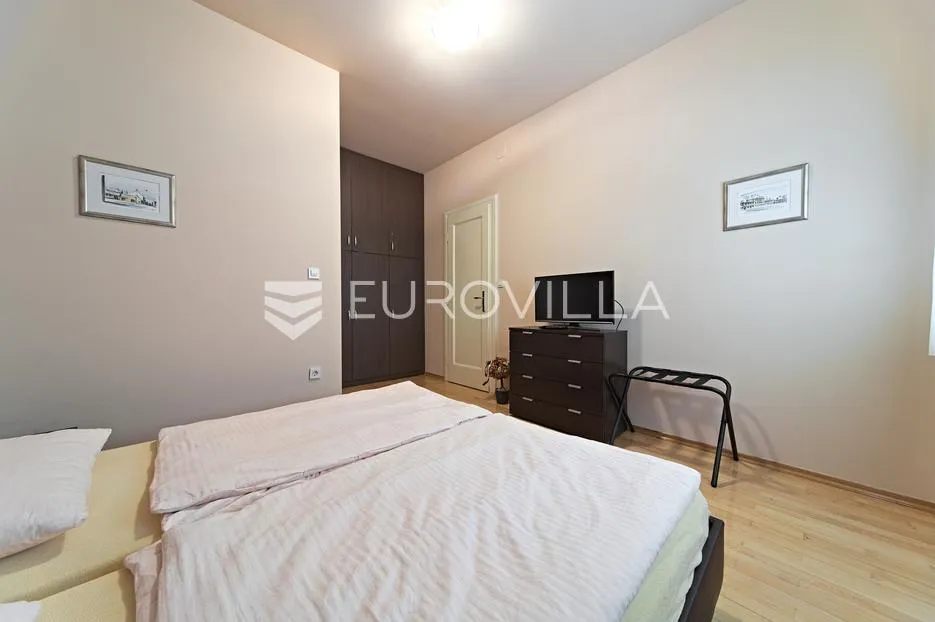 osijek, centar, najam uređenog četverosobnog stana površine 94 m² - slika 21
