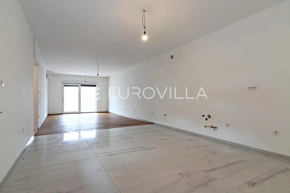 osijek, retfala, završen četverosoban stan sa dvorištem od 50 m² - slika 15