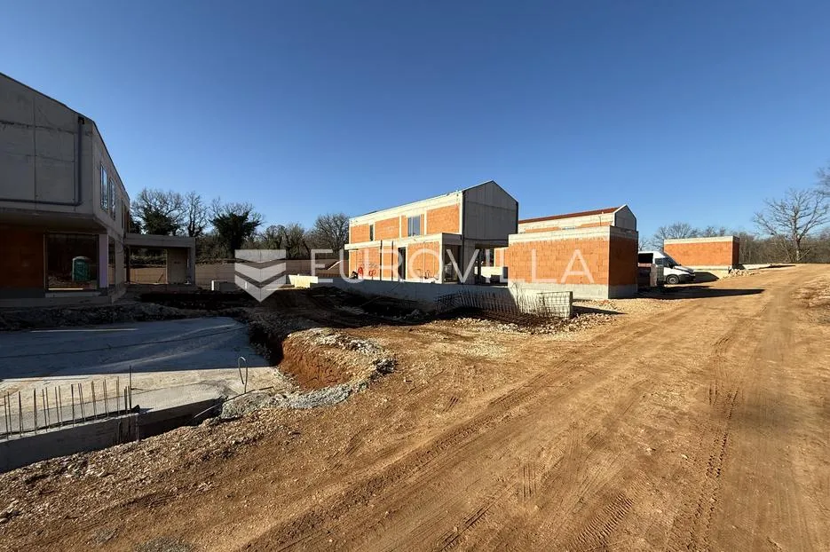 istra, labin - vrhunska moderna villa c, grijani bazen 48 m2, 2386 m2 uređene okućnice - slika 2