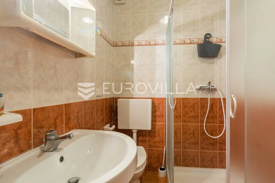 istra, rovinj, apartmanska kuća, 13 stanova, uhodani biznis, odlična prilika - slika 25