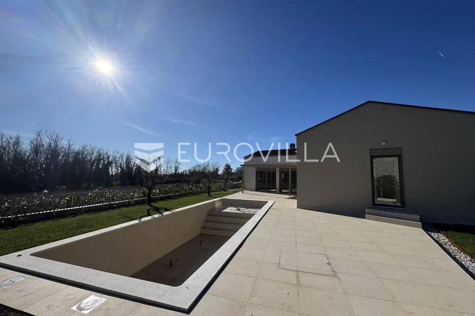 istra, majkusi, moderna prizemnica 160 m² s grijanim bazenom i uređenom okućnicom - slika 29