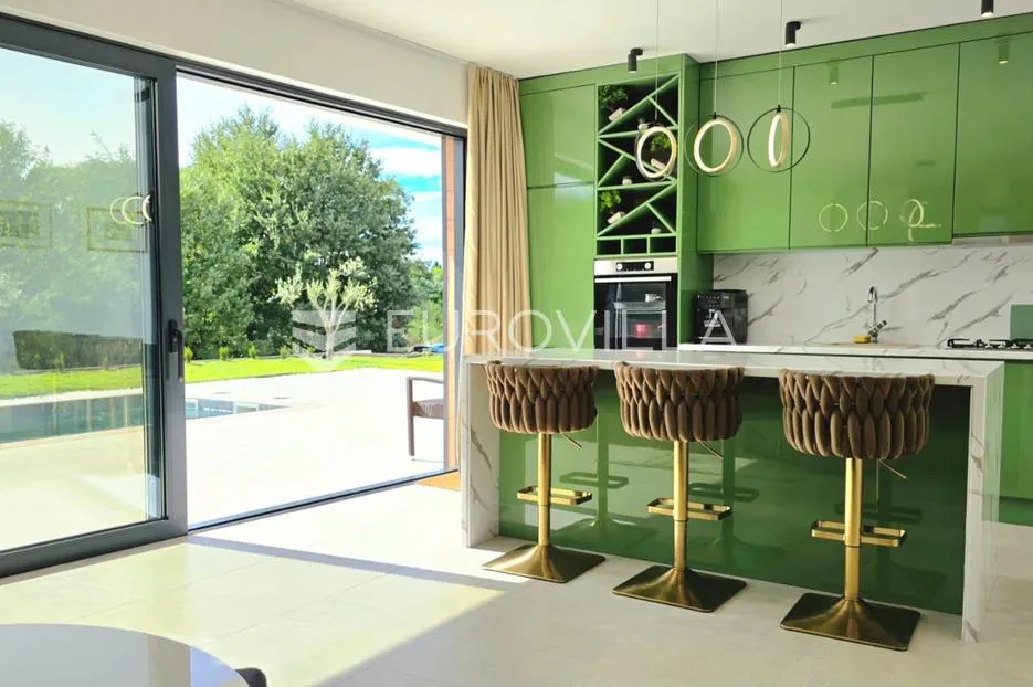 istra, labin, moderna samostojeća villa s dva stana i bazenom, 176.15 m² - slika 9