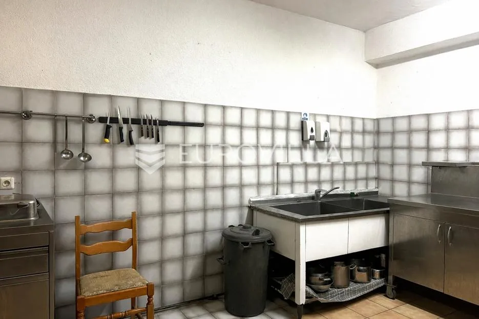 istra, brtonigla, kuća s 2 stana i autentičnom konobom u kamenu - slika 4