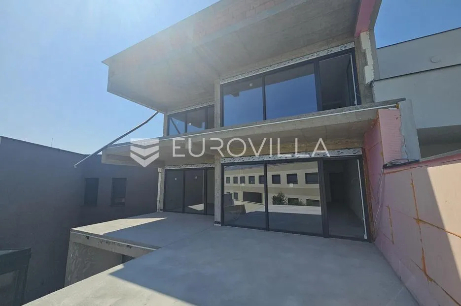 Osijek, Cvjetno naselje, moderan stan u urbanoj vili 127 m² 1. kat