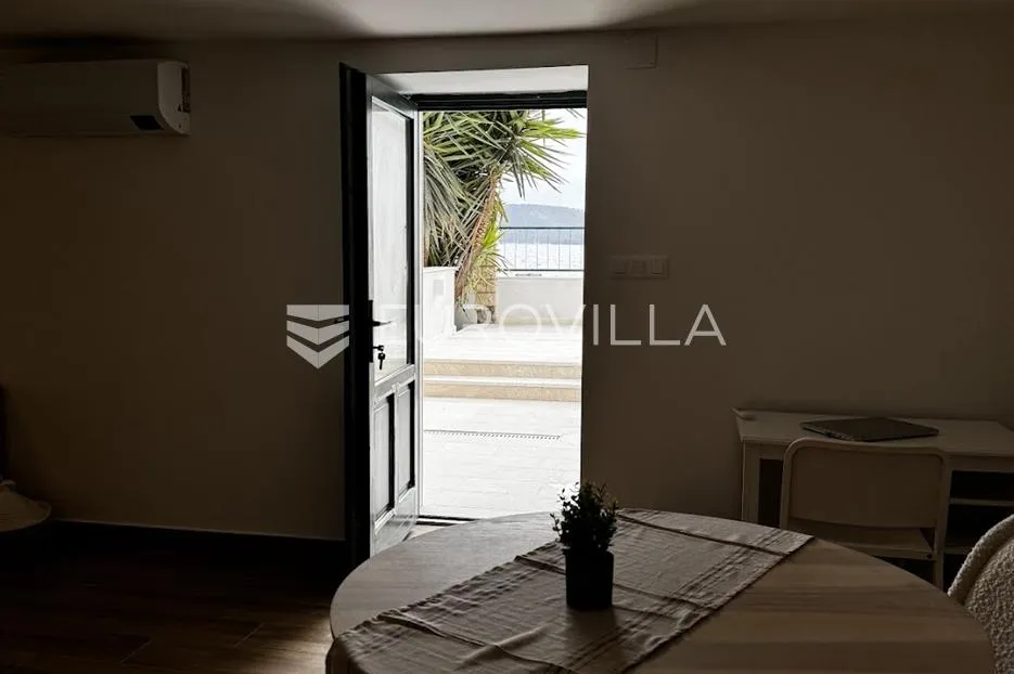 kaštela, kaštel sućurac, predivna kamena kuća uz more - slika 8