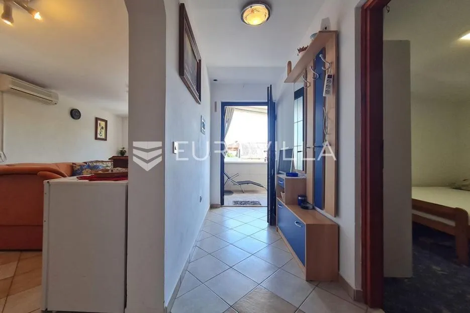 vir, nekretnina na izvrsnoj lokaciji, 40 m od mora, s dva odvojena apartmana - slika 14
