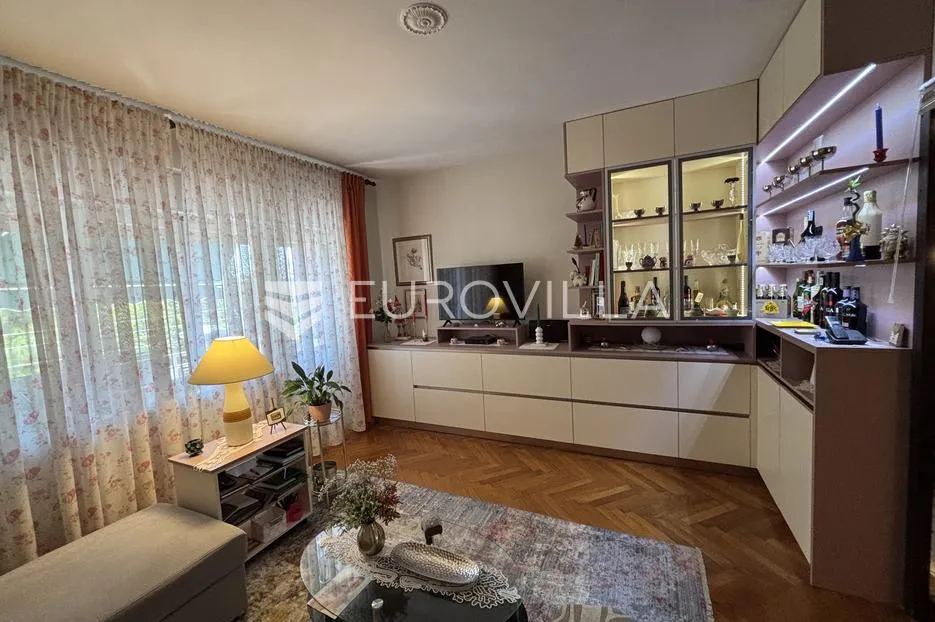 pula, centar, dvosoban stan na traženoj lokaciji s dva balkona - slika 2