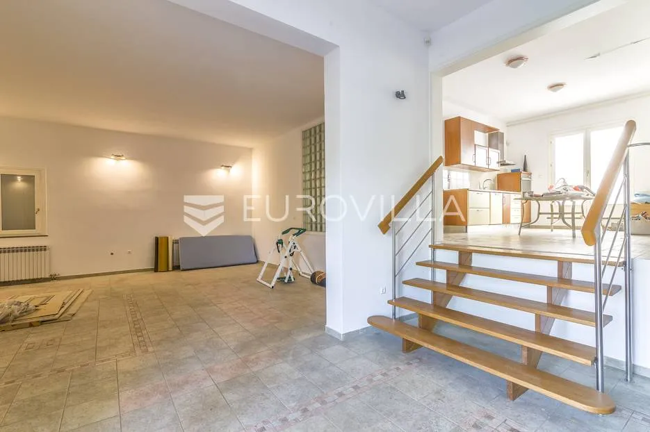 zagreb, šestine, najam luksuzna vila na tri etaže površine 500m2 s perivojem - slika 17