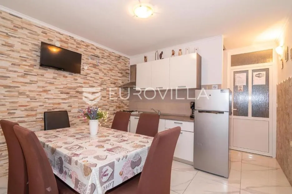 pag, pag kuća razvedena na četiri etaže 155 m², u samom centru paga - slika 6