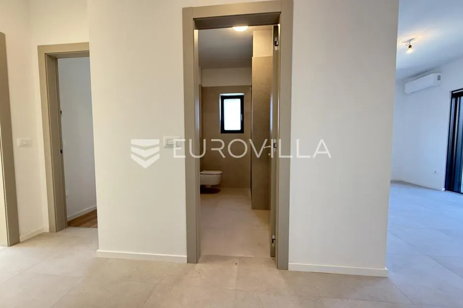 istra, premantura, luksuzni i komforni trosobni stan 2. kat, 67 m², 500 od mora - slika 8