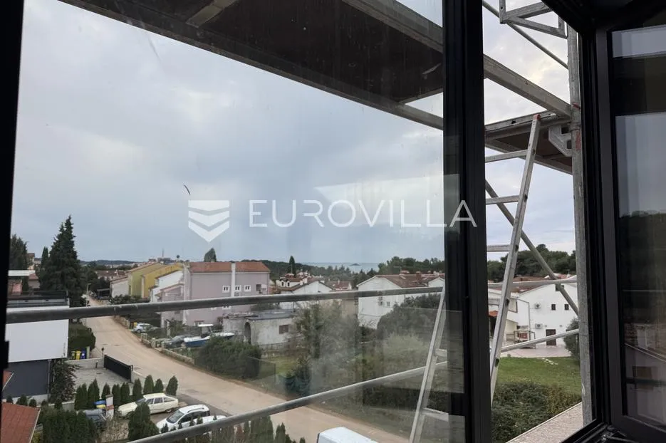 istra, rovinj, ekskluzivan penthouse s tri spavaće sobe s pogledom na more i garažom nkp 144m2 - slika 30