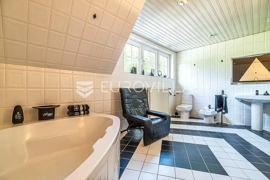 donja pušća, jedinstvena obiteljska villa, parcela 5000 m² - slika 28