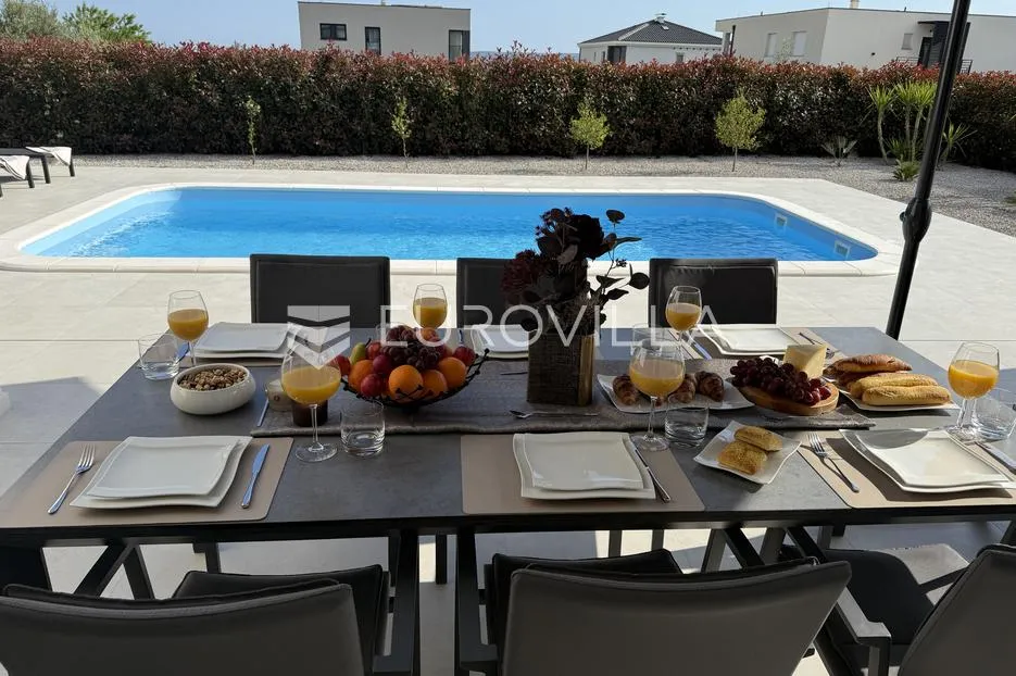 kaštel stari, moderna vila s bazenom i pogledom na more - slika 30