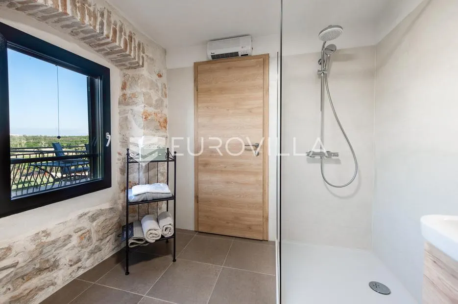 istra, umag, autentična istarska kamena kuća 260 m², okružena zelenilom, 1349 m² okućnice - slika 46