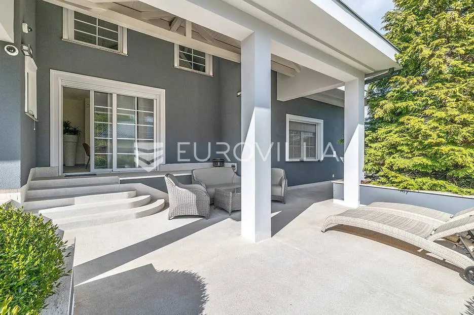 zagreb, jelekovići, prekrasna vila nkp 303,5 m2 na parceli 1786 m2 - slika 6
