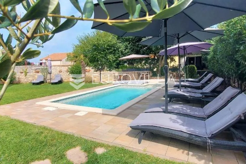 bale, samostojeća kuća s 3 apartmana - slika 2