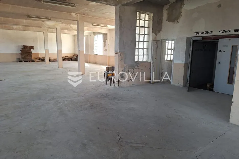 karlovac, ilovac, skladište 3600 m², odlična lokacija, renovacija - slika 2