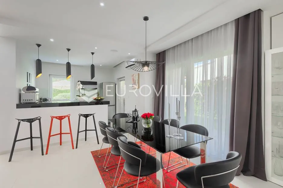 rovinj, rovinjsko selo, prekrasna villa s wellnessom i bazenom, 224 m² - slika 49