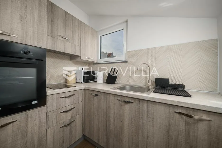 čiovo, okrug, vila sa šest apartmanski jedinica i bazenom - slika 12