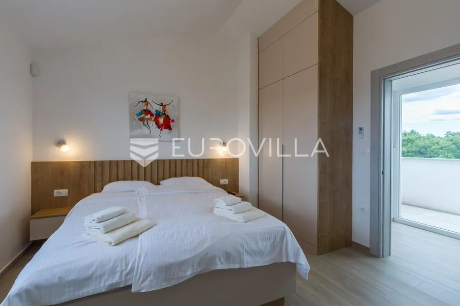 istra, svetvinčenat, moderna samostojeća kuća 155 m² s grijanim bazenom 32 m² - slika 23