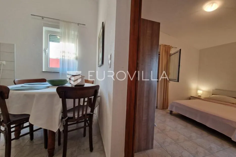 vir, 100m od mora, kuća s 4 apartmana i pogledom na more - slika 18