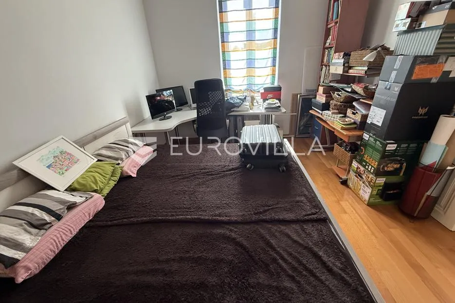 osijek, centar grada, uređen 3, soban stan površine 86 m² na 1. katu - slika 9