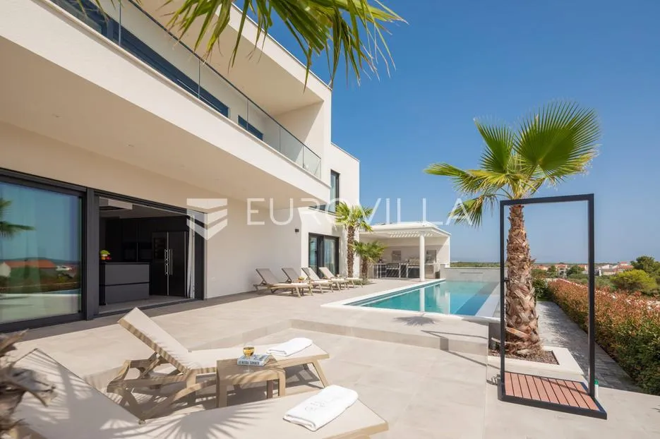 vodice, moderna vila s bazenom i pogledom na more, 332,92 m² - slika 63
