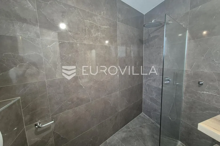 istra, poreč, dvosoban stan na 300m od mora - slika 14