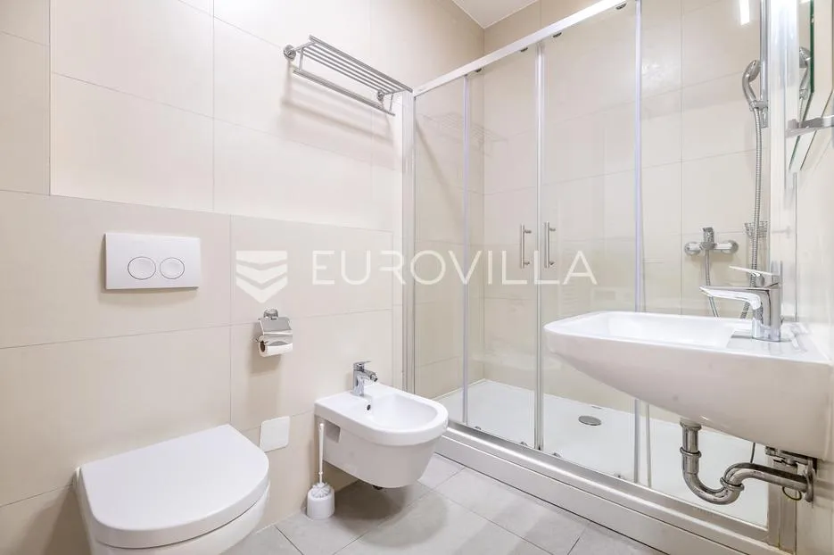 donji grad, trg franje tuđmana, stan za najam 67 m² u visokom prizemlju novije stambene zgrade - slika 7