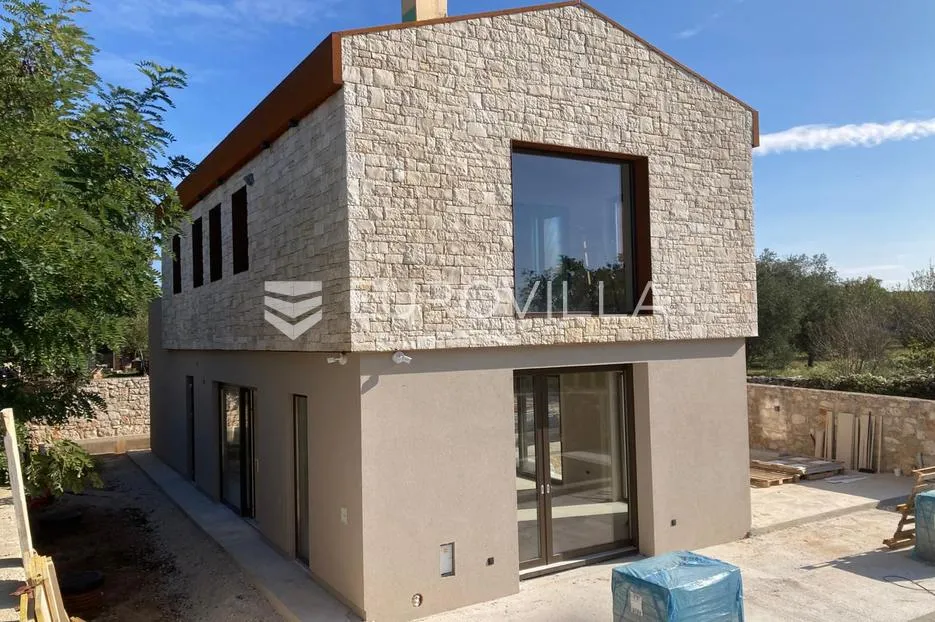 istra, okolica bala, kamena dizajnerska kuća 176 m² s bazenom - slika 8