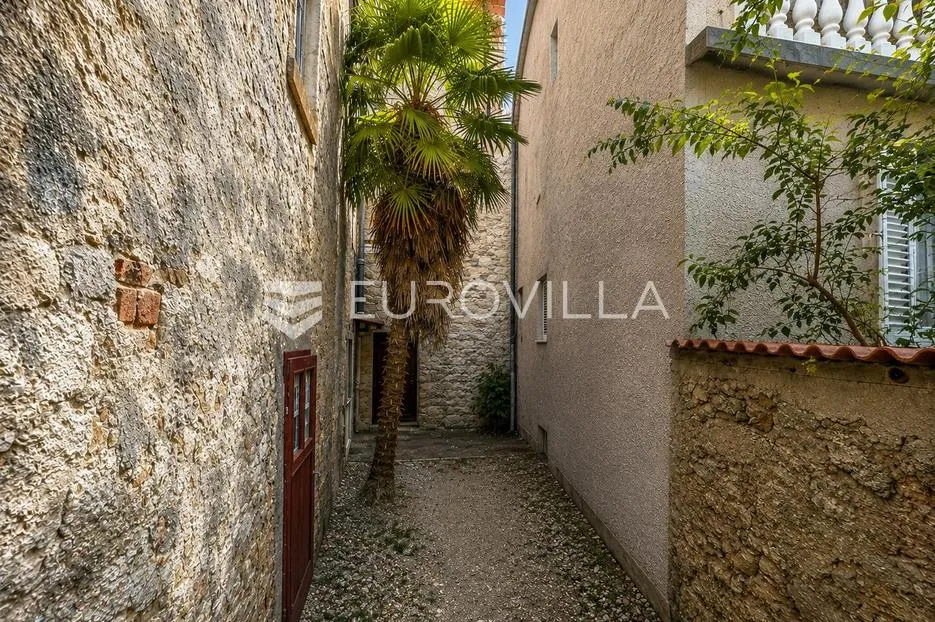 senj, stan 45 m² u staroj gradskoj jezgri, 150 m od mora - slika 10