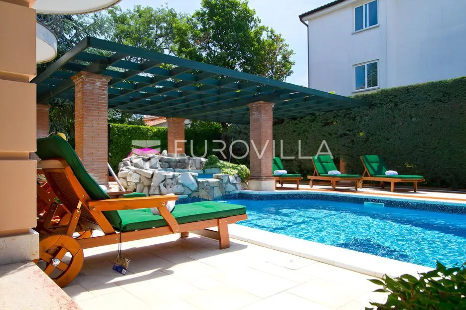 poreč, ekskluzivna vila s 430 m2, atraktivna lokacija - slika 17
