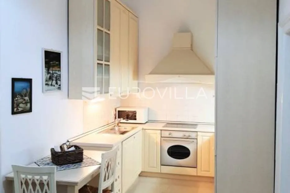 opatija - centar, luksuzan trosoban stan u prekrasnoj vili prvi red do mora, nkp 118 m2 - slika 5