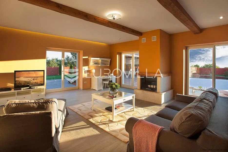 istra, svetvinčenat, vila s bazenom nkp 270 m2 - slika 7